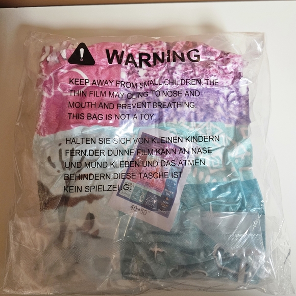 🎄SOLD🎄Colorful Dance-Themed Blanket - Picture 3 of 3